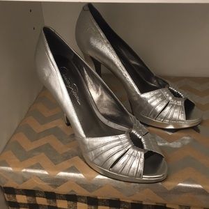 Jessica Simpson silver open toe pumps